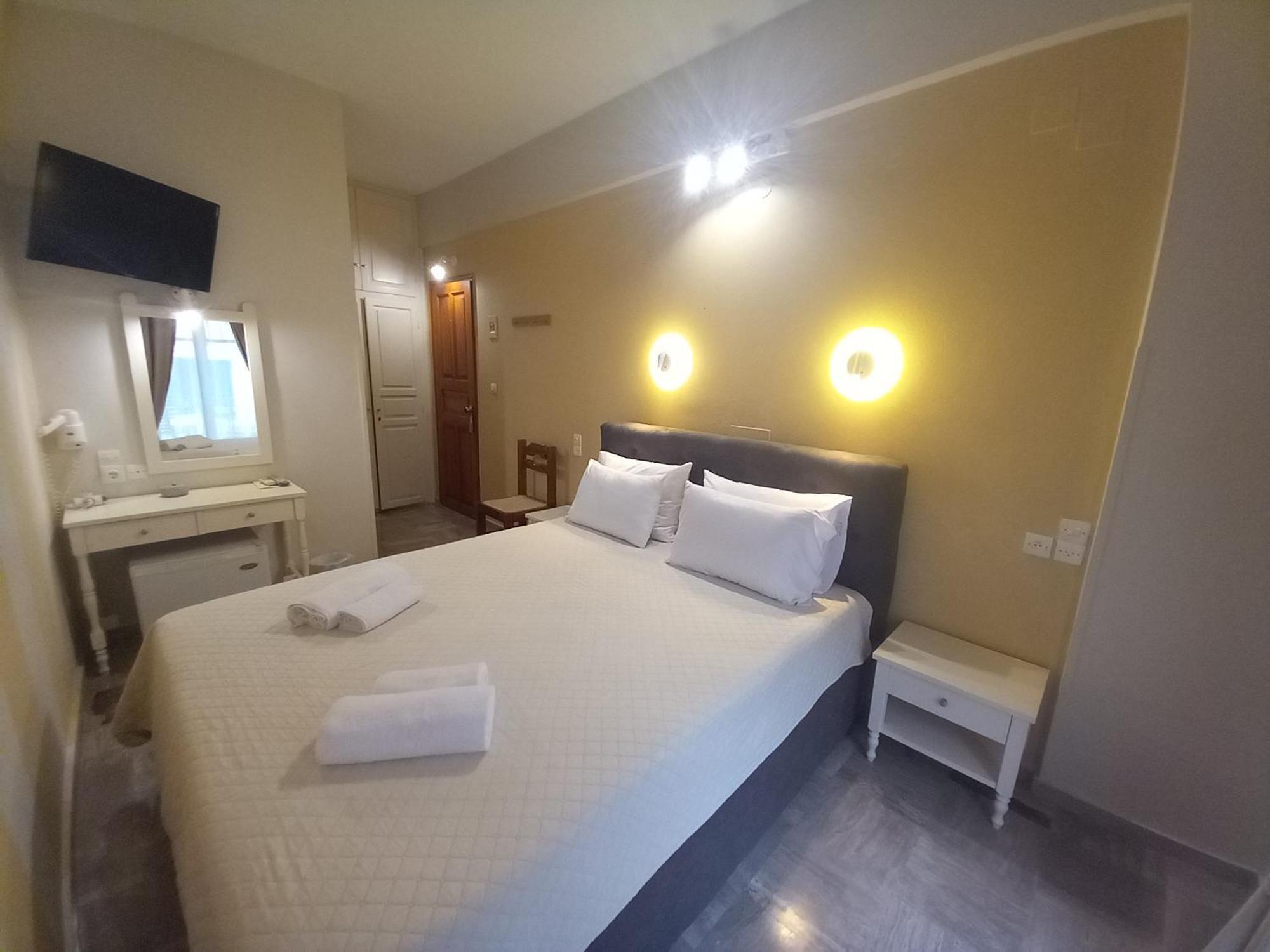 Hermes Hotel Mithimna Bagian luar foto