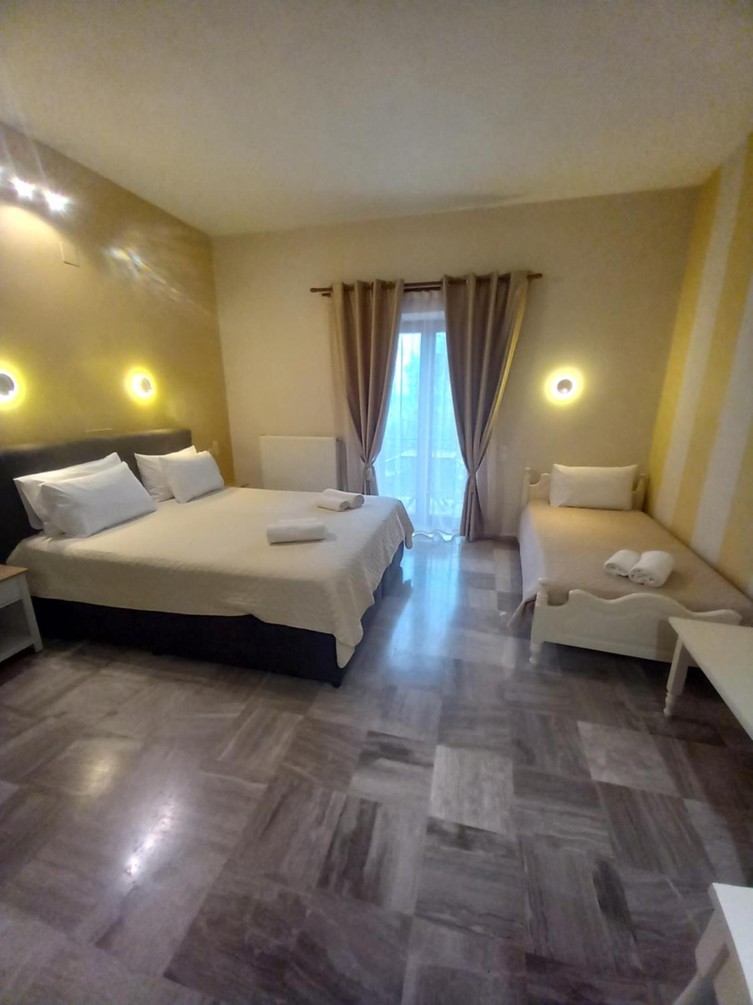 Hermes Hotel Mithimna Bagian luar foto