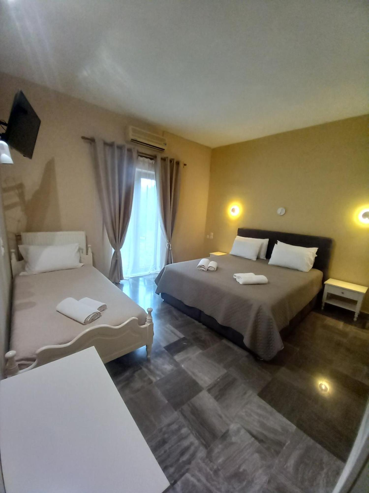Hermes Hotel Mithimna Bagian luar foto