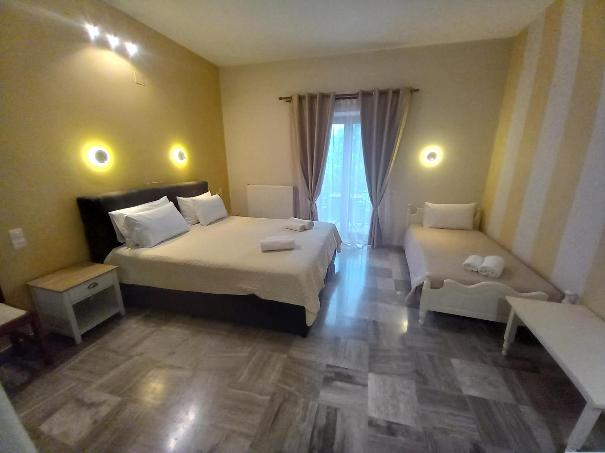 Hermes Hotel Mithimna Bagian luar foto