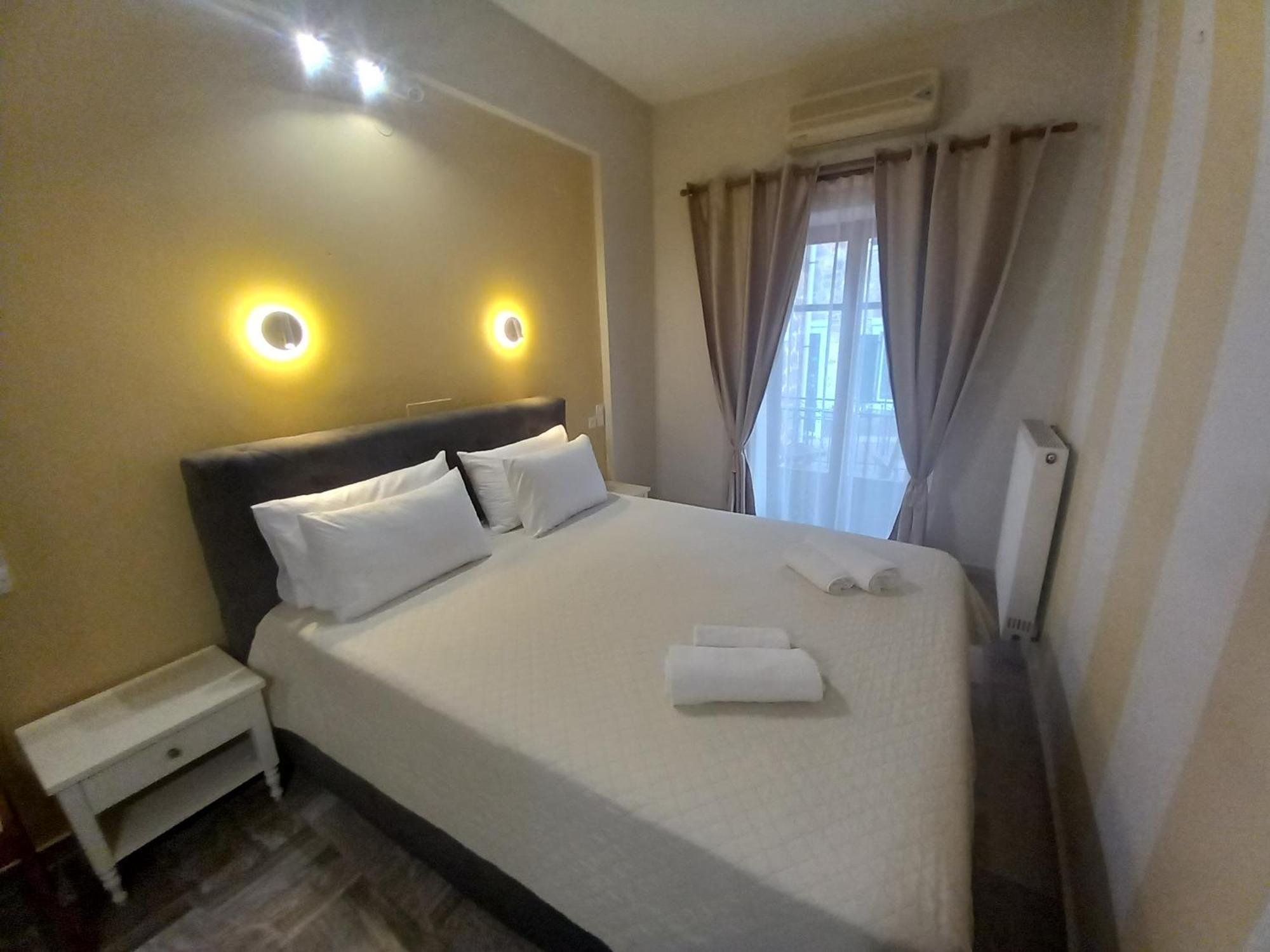 Hermes Hotel Mithimna Bagian luar foto