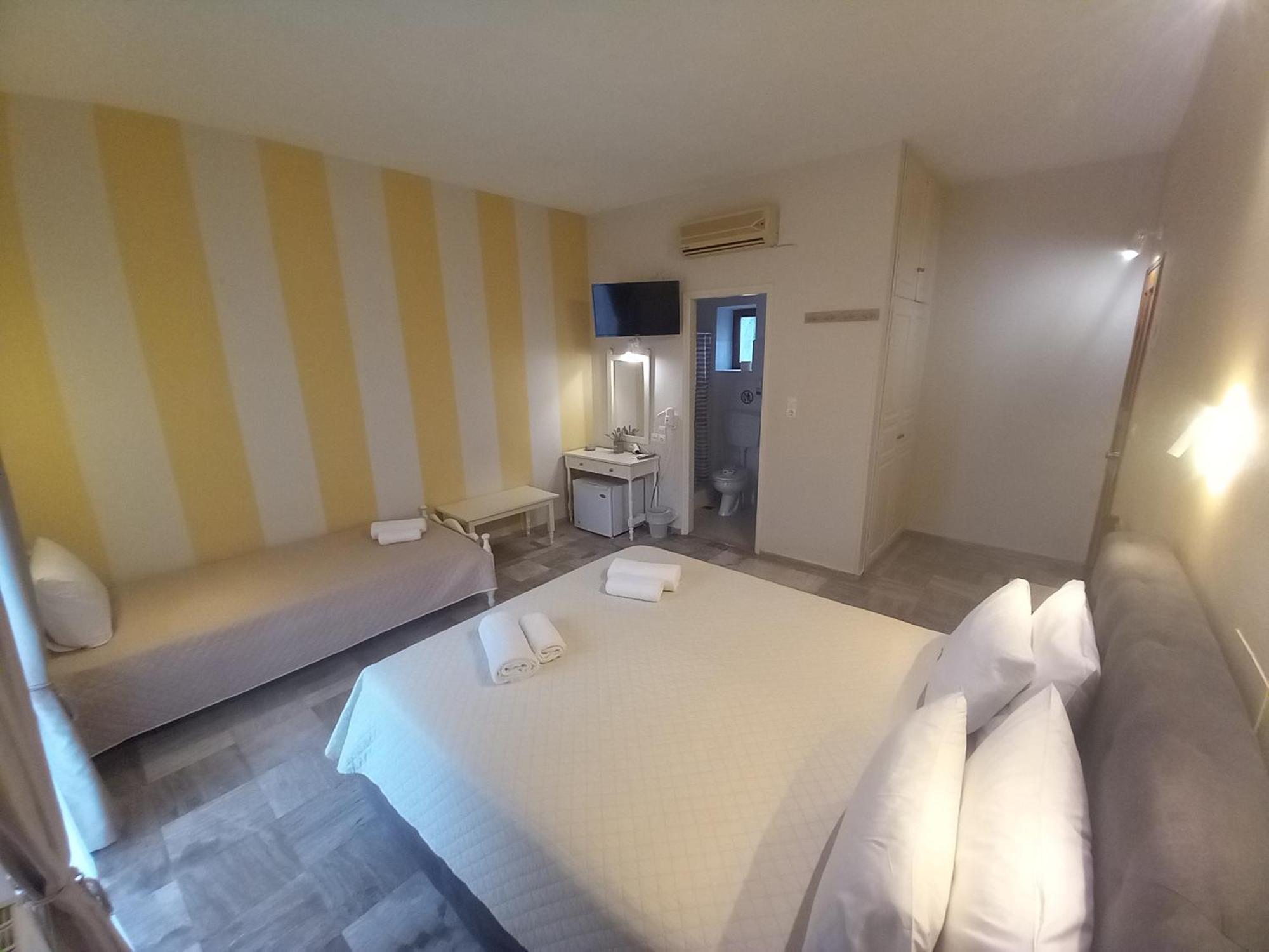 Hermes Hotel Mithimna Bagian luar foto