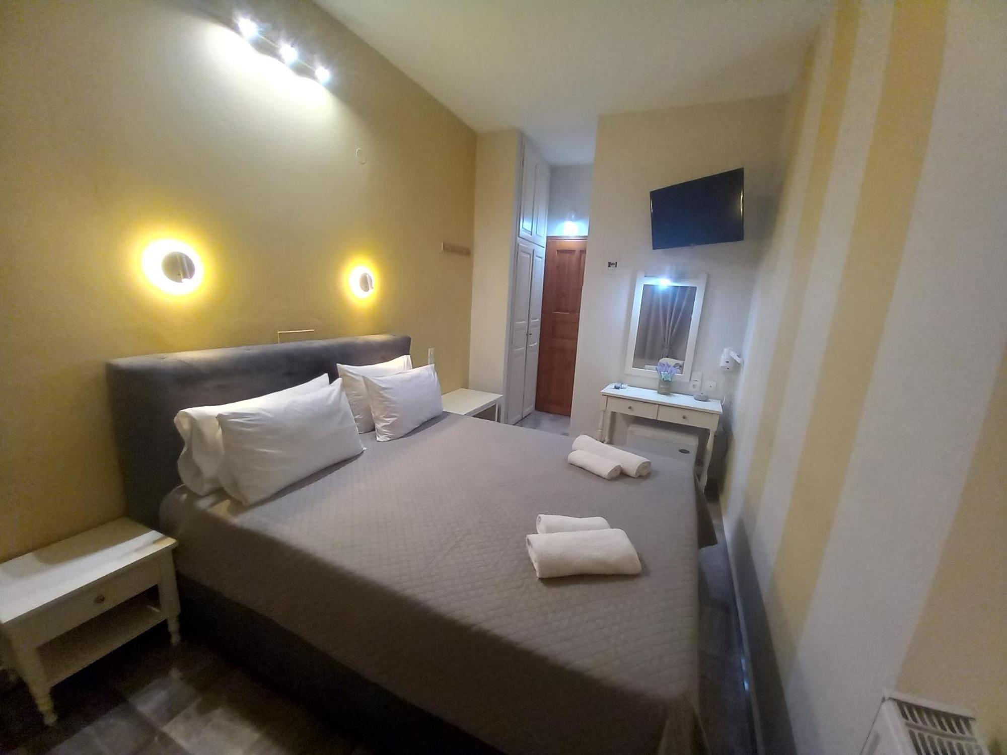 Hermes Hotel Mithimna Bagian luar foto