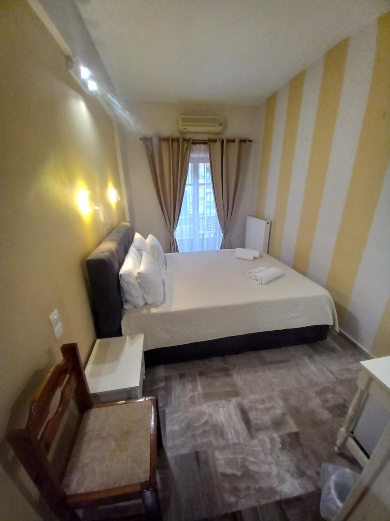 Hermes Hotel Mithimna Bagian luar foto