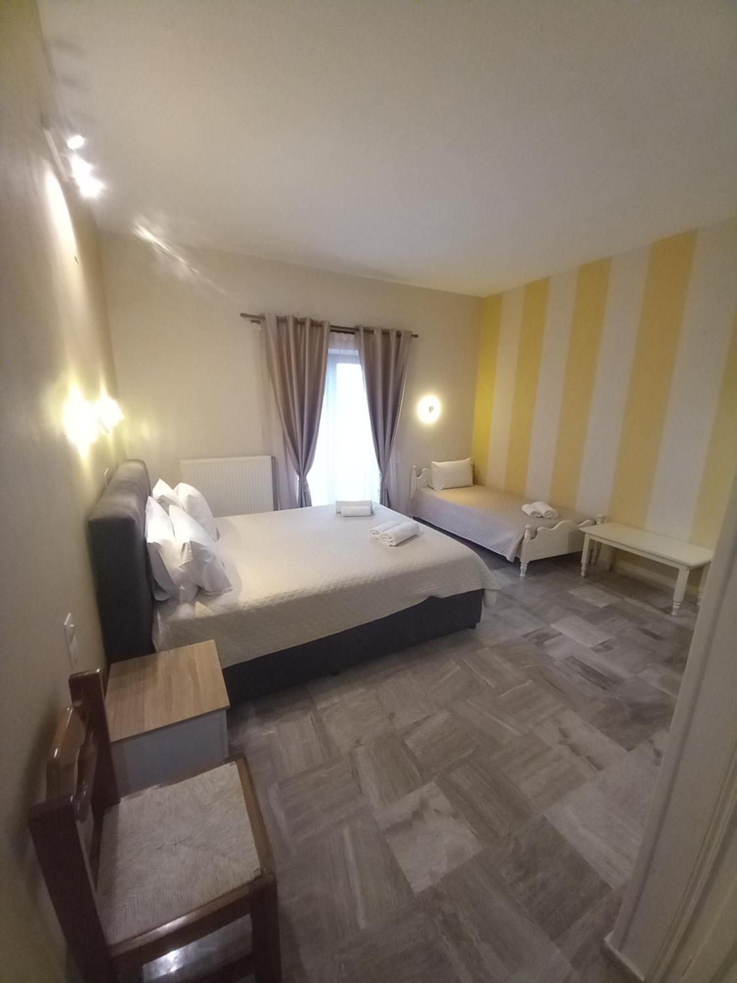 Hermes Hotel Mithimna Bagian luar foto